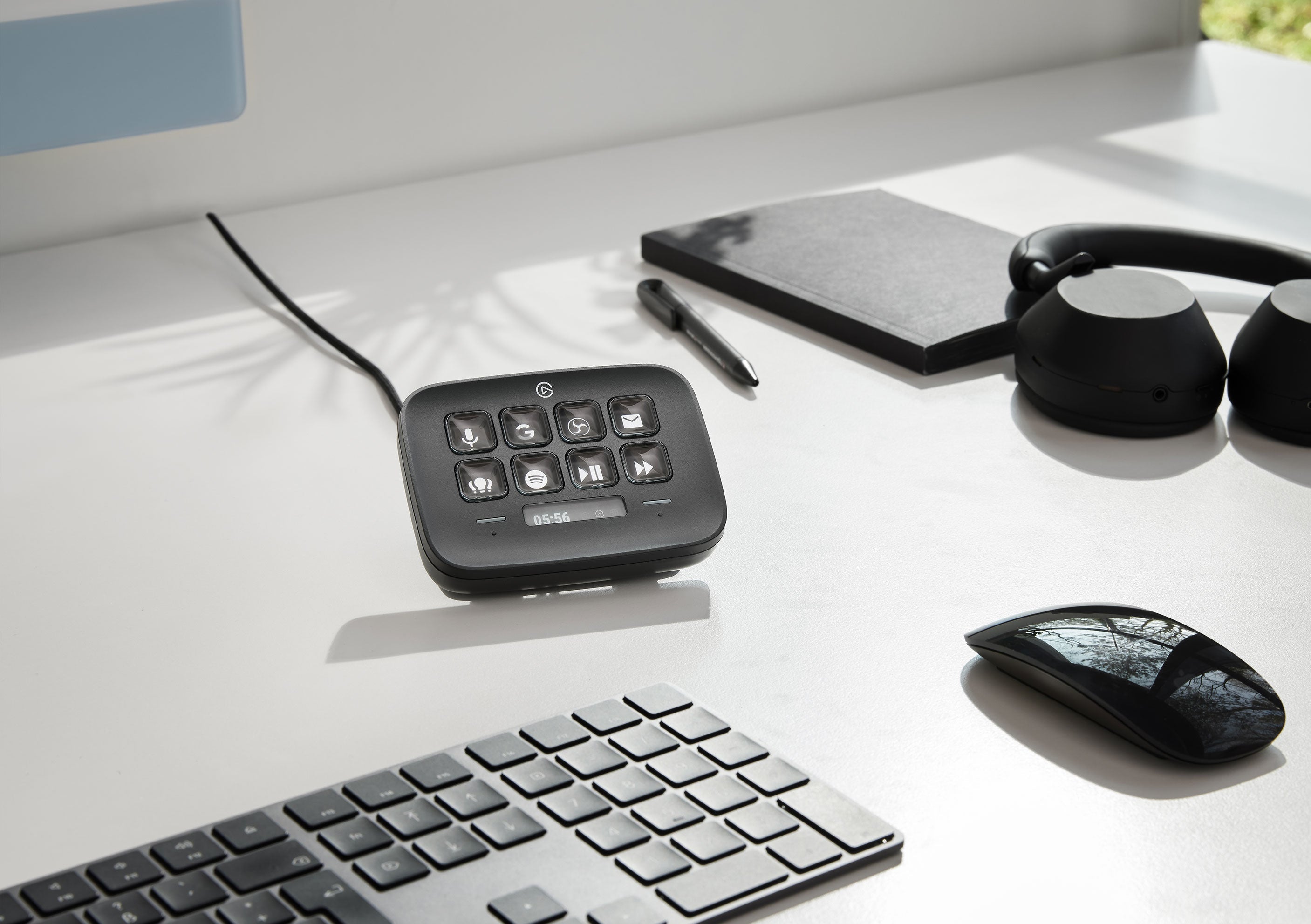 ELGATO STREAM DECK NEO USB PRODUCTIVITY CONTROLLER, 8 CUSTOMIZABLE KEYS 10GBJ9911 BLACK
