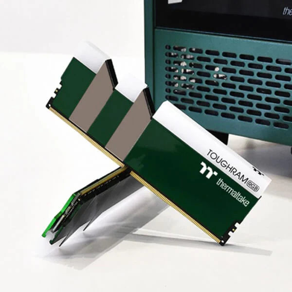 THERMALTAKE Toughram RGB 16GB ( 8GB x 2 ) 3600MHz DDR4 RAM ( Racing Green ) ( CL18 )